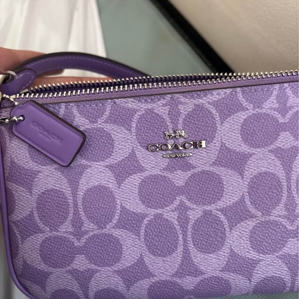 Coach Lavender Wristlet Bag - Picture 4 of 4